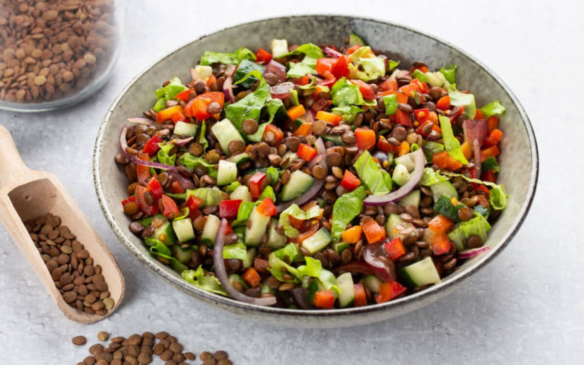 Salada de lentilha (Imagem: Korovina Anastasia | Shutterstock)