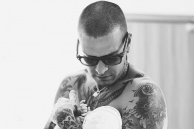 Mateus Verdelho compartilha momentos do filho recém-nascido e se declara para Shantal