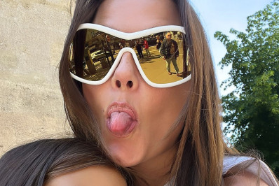 Deborah Secco relembra momentos com a filha e declara: 'Só amor'