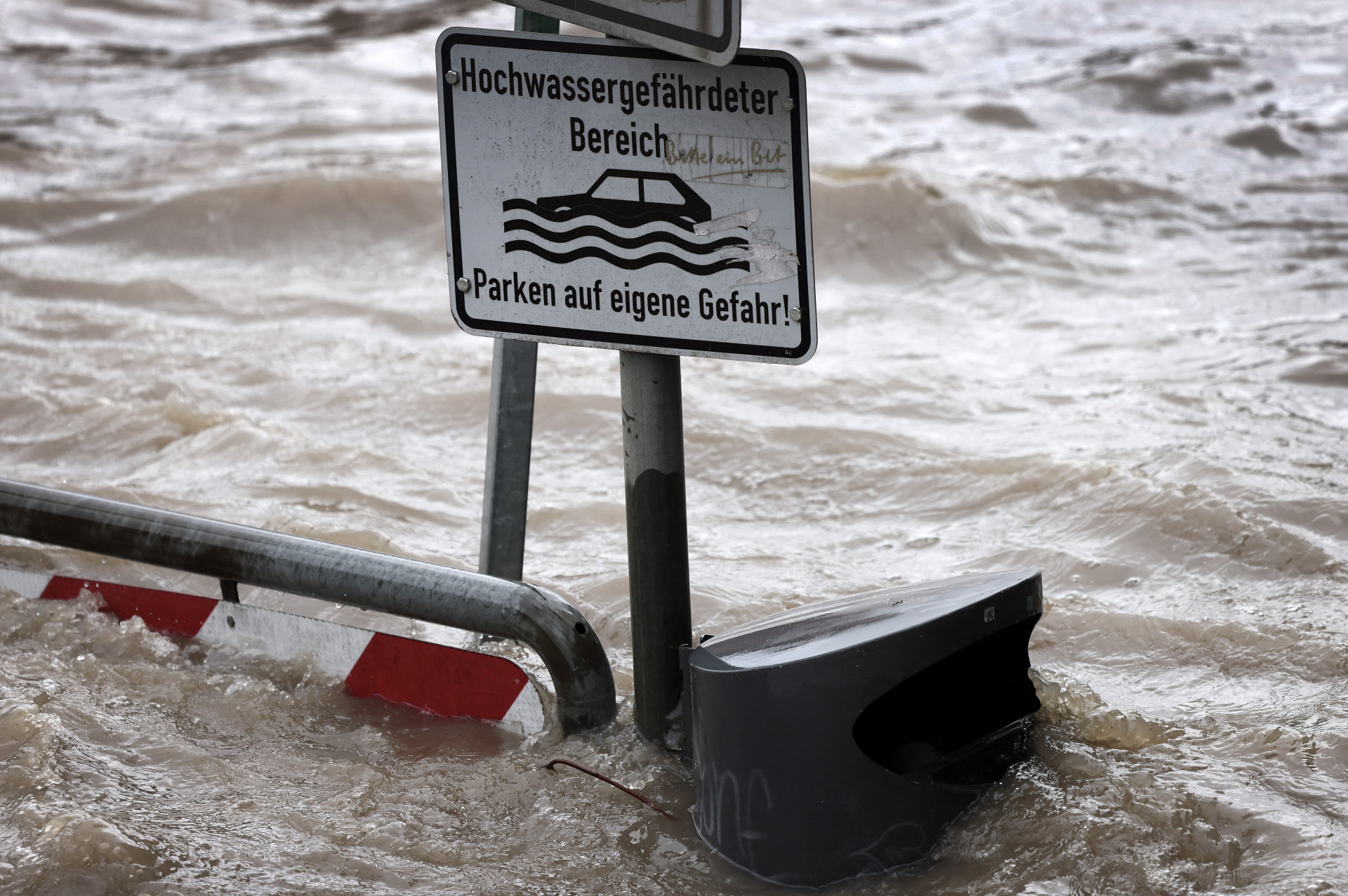 Enchentes na Alemanha provocam quatro mortos e milhares de desalojados
 - AFP