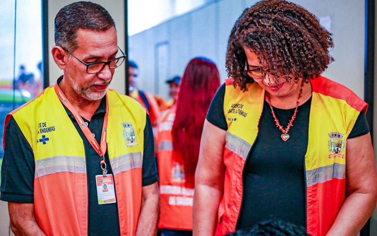 O responsável técnico pelas Atividades de Combate aos Vetores, Mauro Sérgio Vieira, acompanhou os trabalhos de vacinação