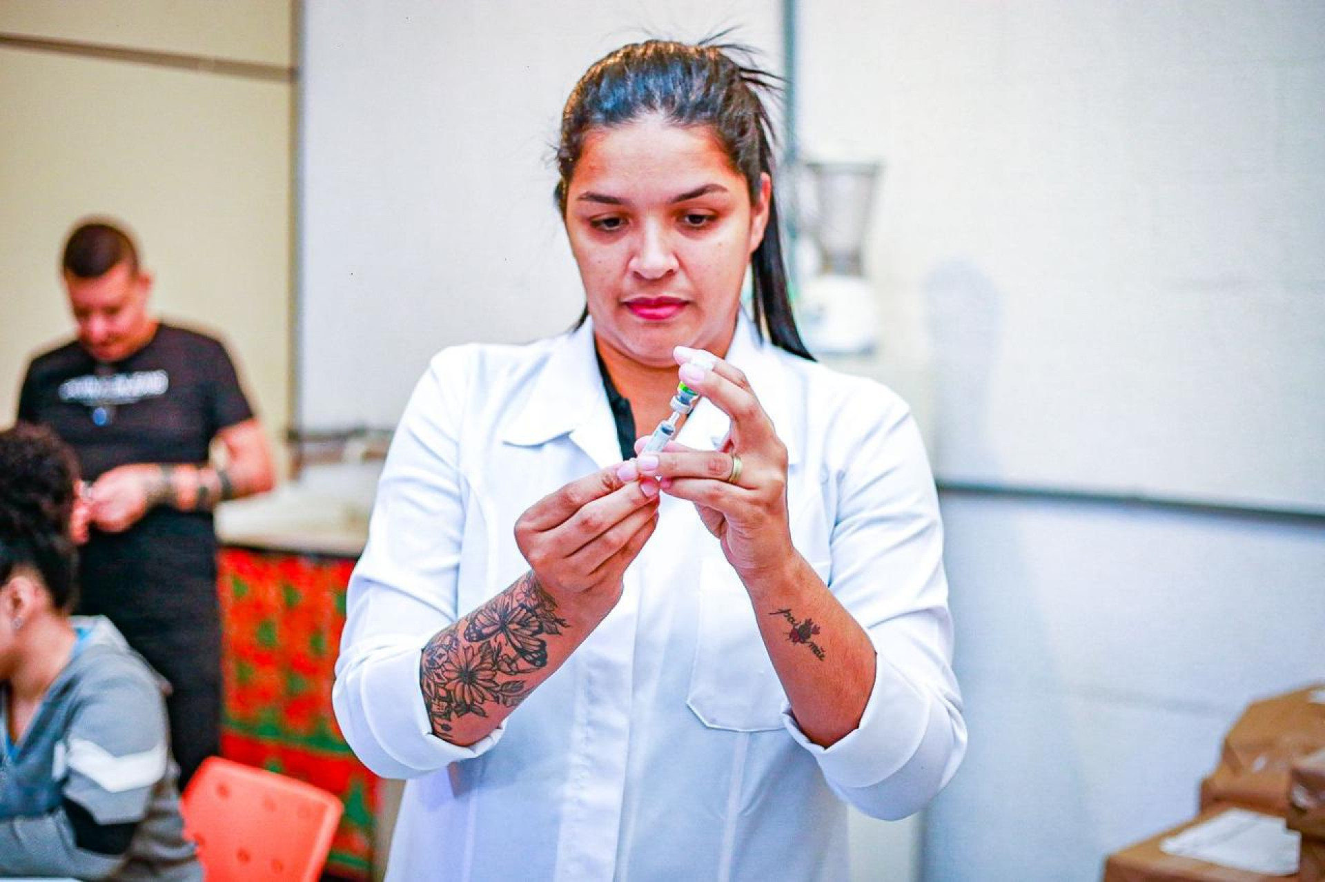 A Prefeitura realizou mais uma etapa de atualiza&ccedil;&atilde;o da carteira vacina&ccedil;&atilde;o e a segunda dose da pr&eacute;-exposi&ccedil;&atilde;o contra a raiva - Rafael Barreto/PMBR