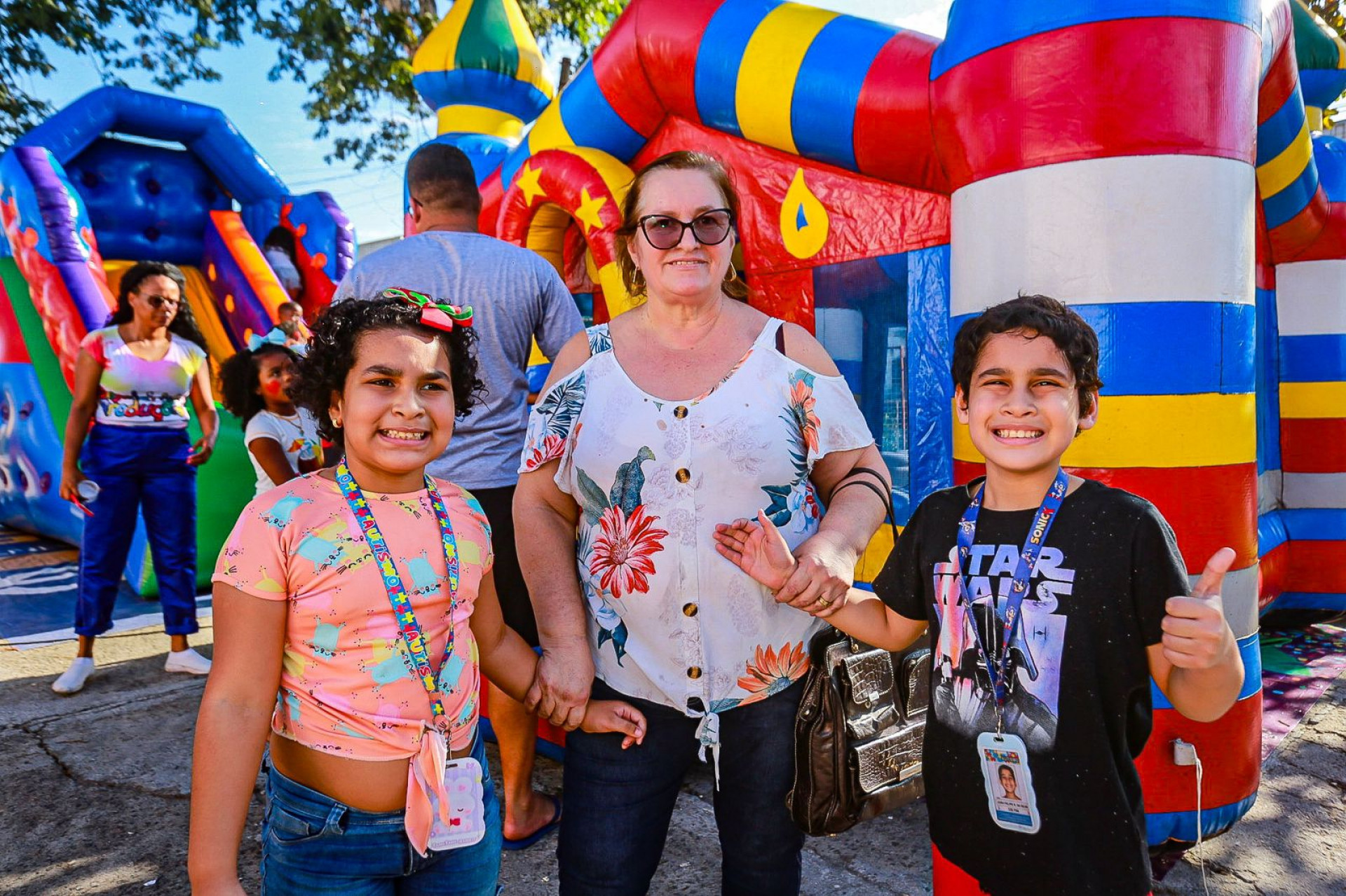 A moradora de Santa Am&eacute;lia, Rosemere S&aacute;tiro, foi prestigiar o evento com os seus netos Jo&atilde;o Felipe e La&iacute;s Manoela - Rafael Barreto / PMBR