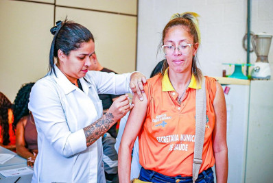 Agentes de endemias de Belford Roxo recebem nova dose de vacina contra a raiva