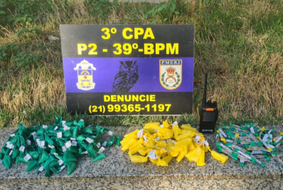 PM prende suspeito com drogas e rádio de comunicação em Belford Roxo