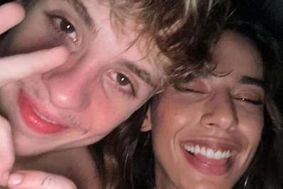 Marina Sena troca selinho com Juliano Floss e é criticada