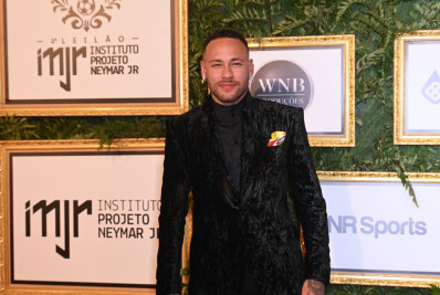 Famosos marcam presença em leilão beneficente de Neymar