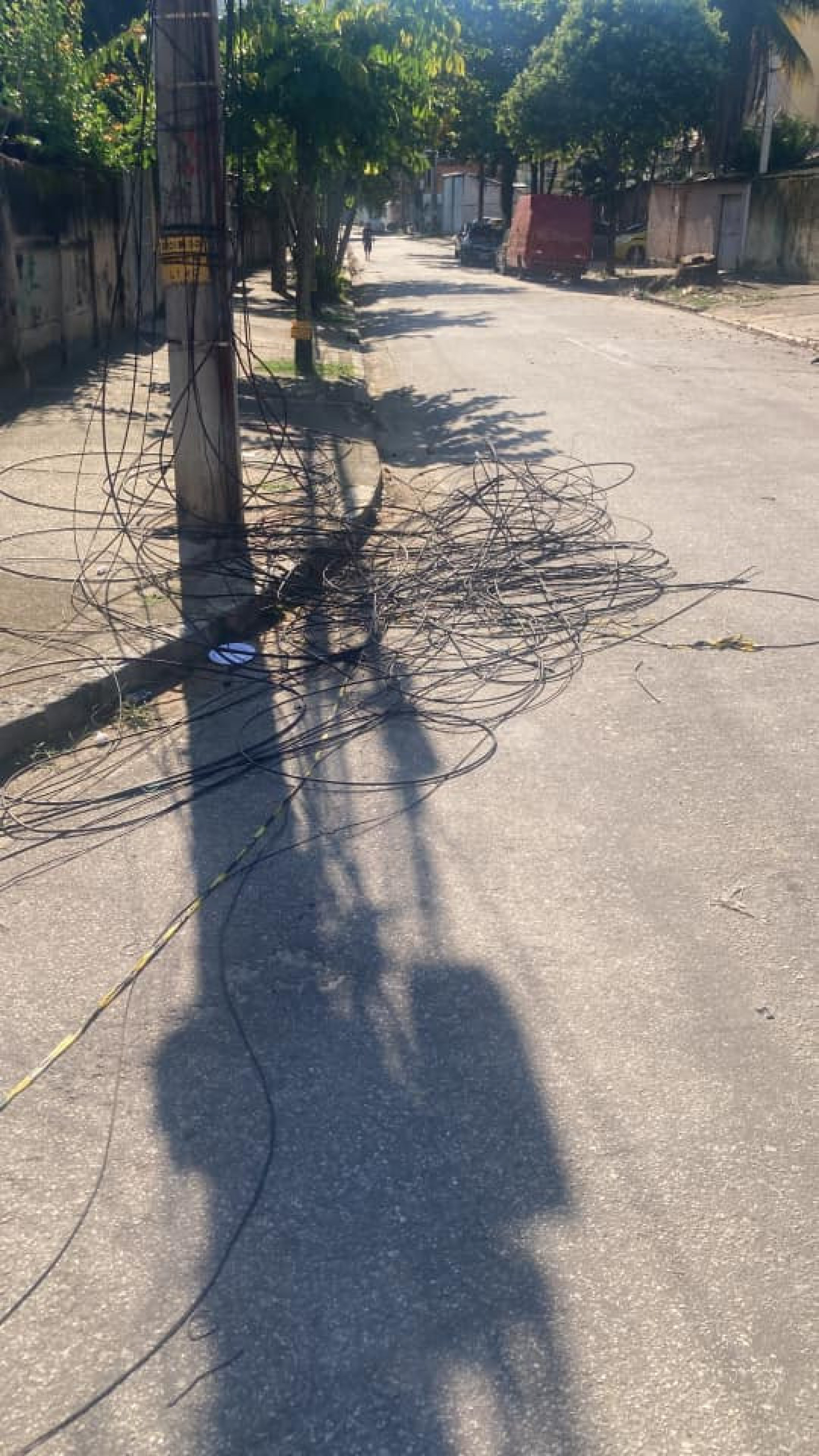 Moradores reclamam da falta de suporte técnico de operadoras de internet e telefonia na Zona Oeste