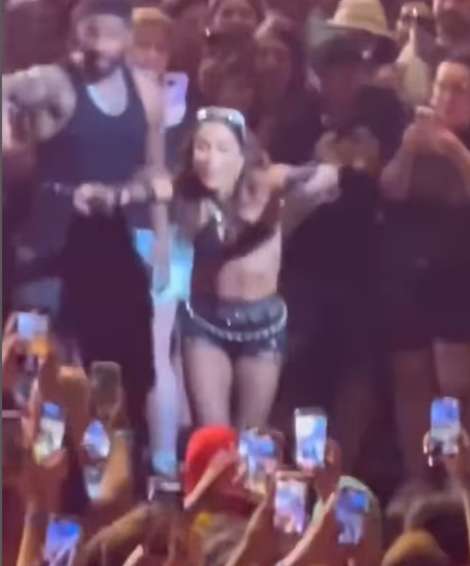 Anitta faz show em Nova Iorque - Reprodução de vídeo