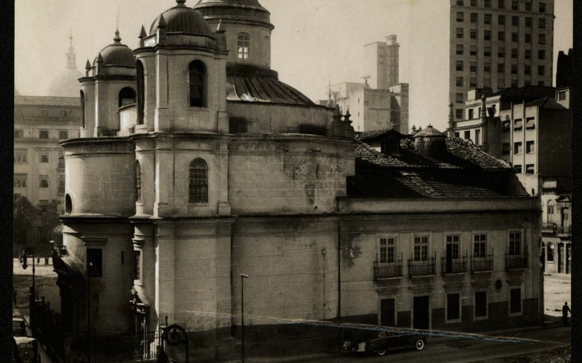 Igreja de São Pedro dos Clérigos foi demolida em 1944 para construção da Avenida Presidente Vargas