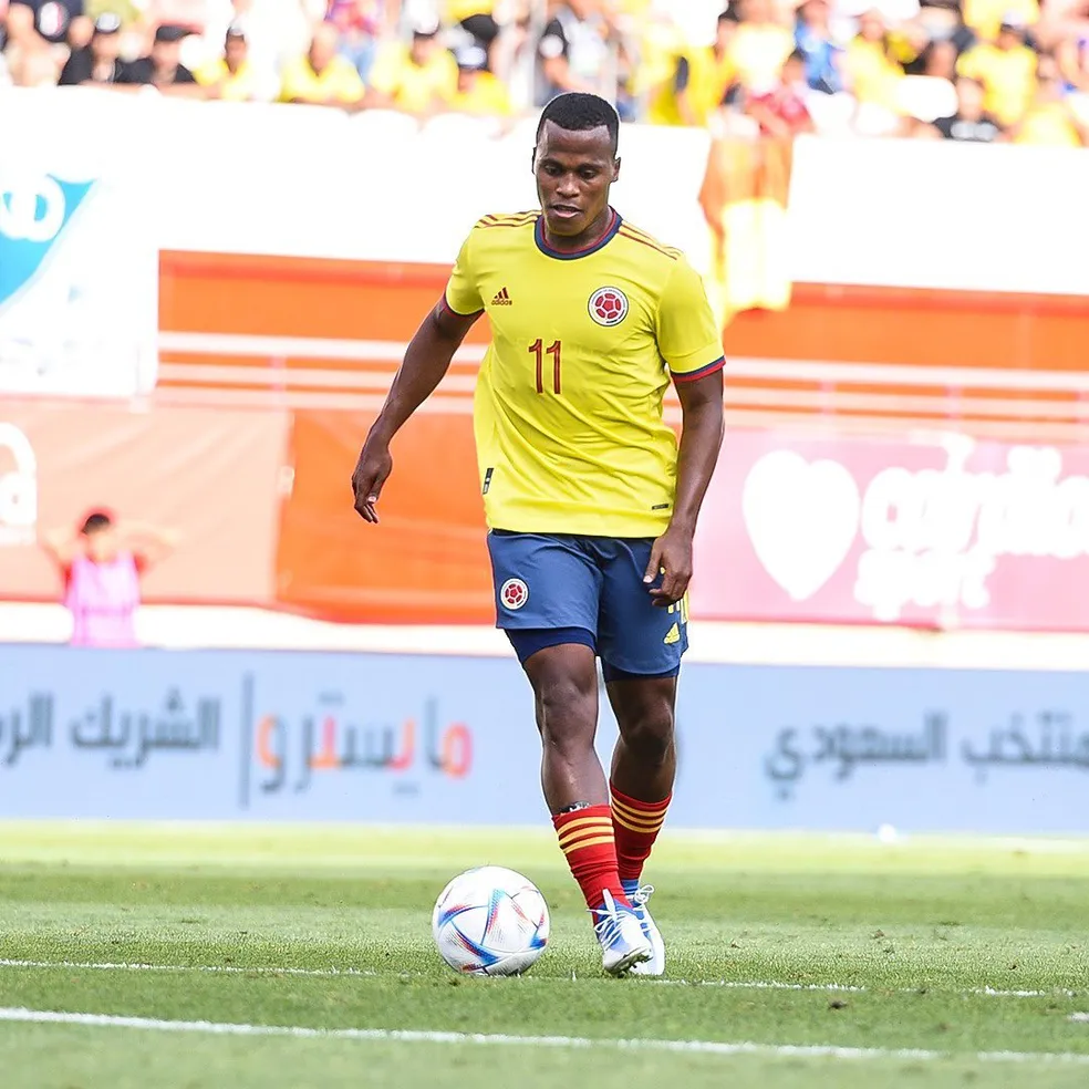 Arias, do Fluminense, se apresenta à seleção da Colômbia para a Copa América