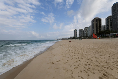 Corpo de Bombeiros faz buscas por homem que desapareceu no mar na Barra da Tijuca