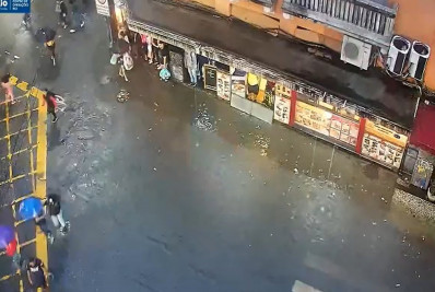 Chuva forte alaga ruas no Rio e causa transtornos na volta para casa