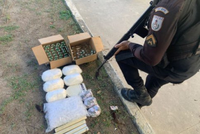 PM apreende 6 kg de maconha e 210 pinos de cocaína em Cabo Frio após denúncia anônima