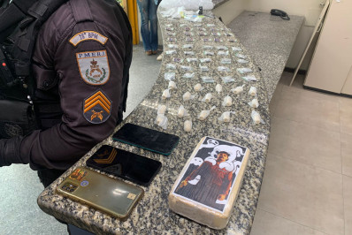 PM prende sete por envolvimento com tráfico, com três menores apreendidos