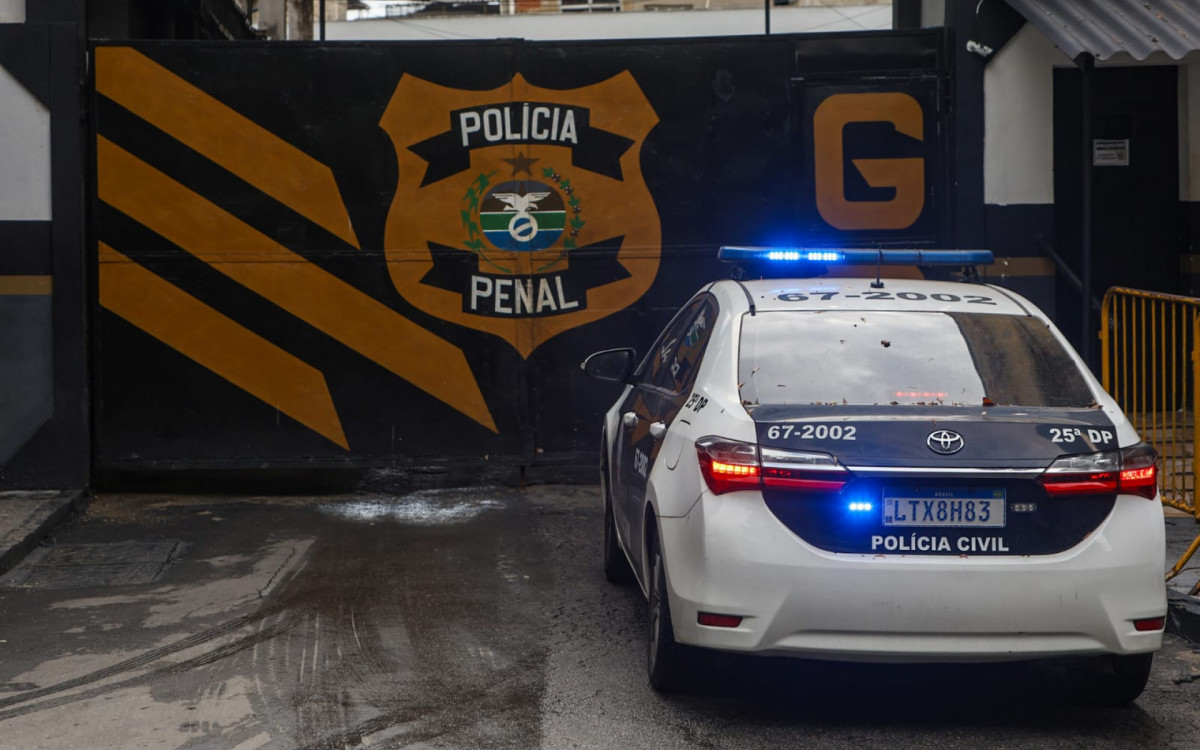 Chegada de Júlia Pimenta no presídio de Benfica, na Zona Norte - Renan Areias/Agência O DIA