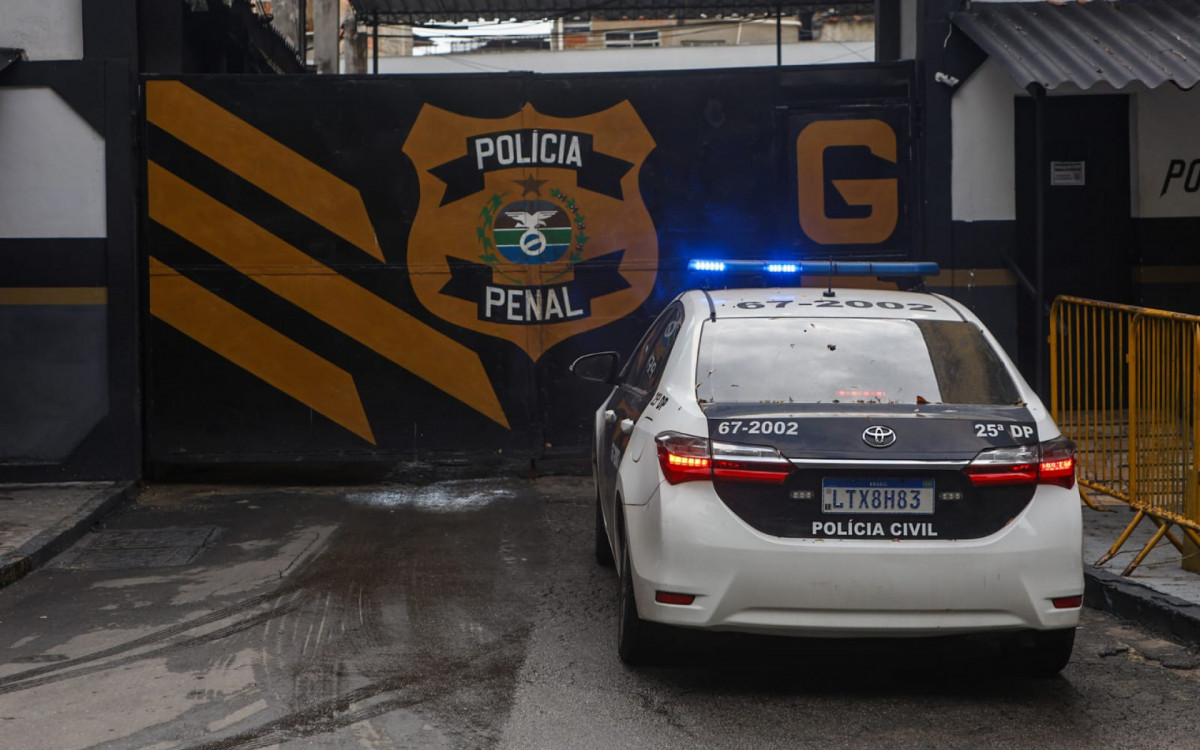 Chegada de Júlia Pimenta no presídio de Benfica, na Zona Norte - Renan Areias/Agência O DIA