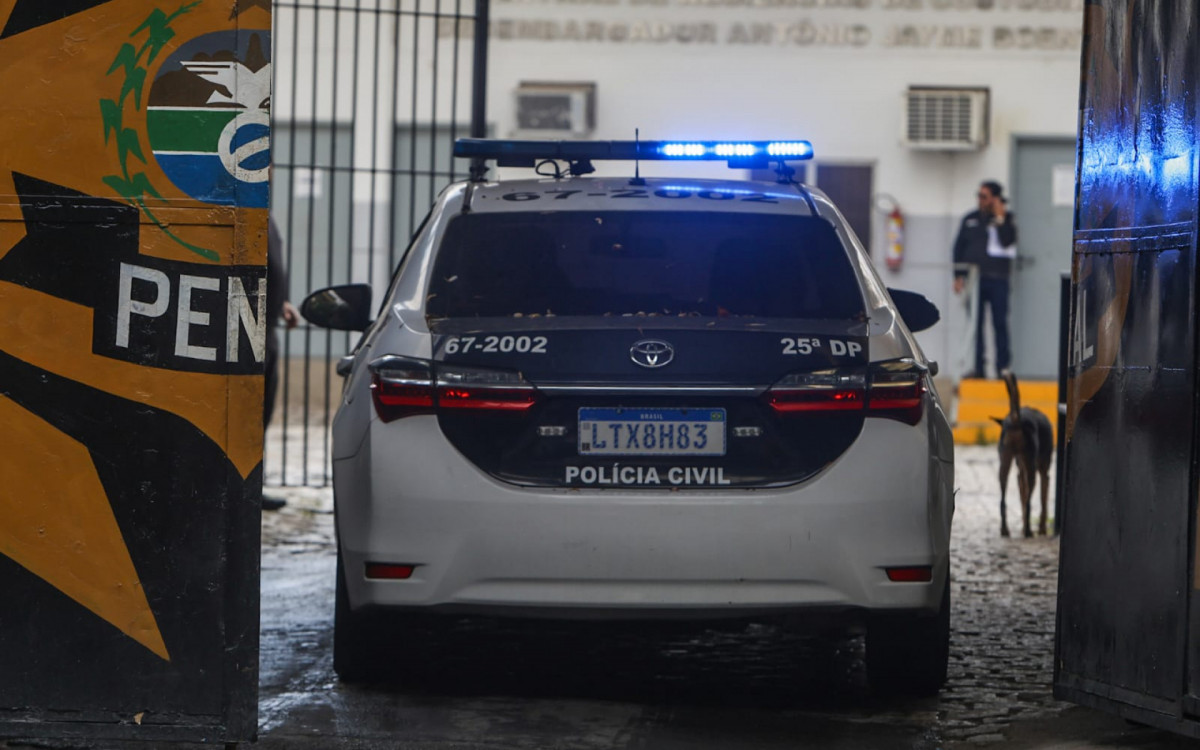 Chegada de Júlia Pimenta no presídio de Benfica, na Zona Norte - Renan Areias/Agência O DIA