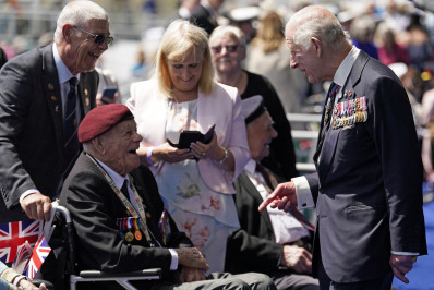 Em tratamento contra câncer, rei Charles III discursa em atos do Dia D na Inglaterra