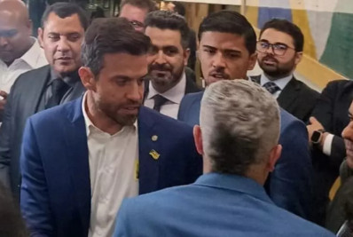 Pablo Marçal usa broche de deputado na Câmara dos Deputados mesmo sem mandato
