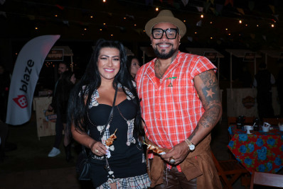 Naldo Benny e Ellen Cardoso curtem arraiá de Camila Loures em São Paulo