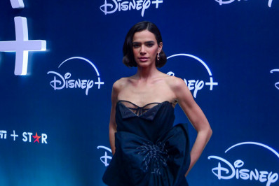 Bruna Marquezine atua, produz e é assistente de direção na série 'Amor da Minha Vida'