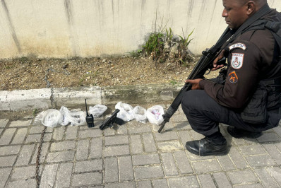 PMs são atacados e trocam tiros com bandidos em Duque de Caxias
