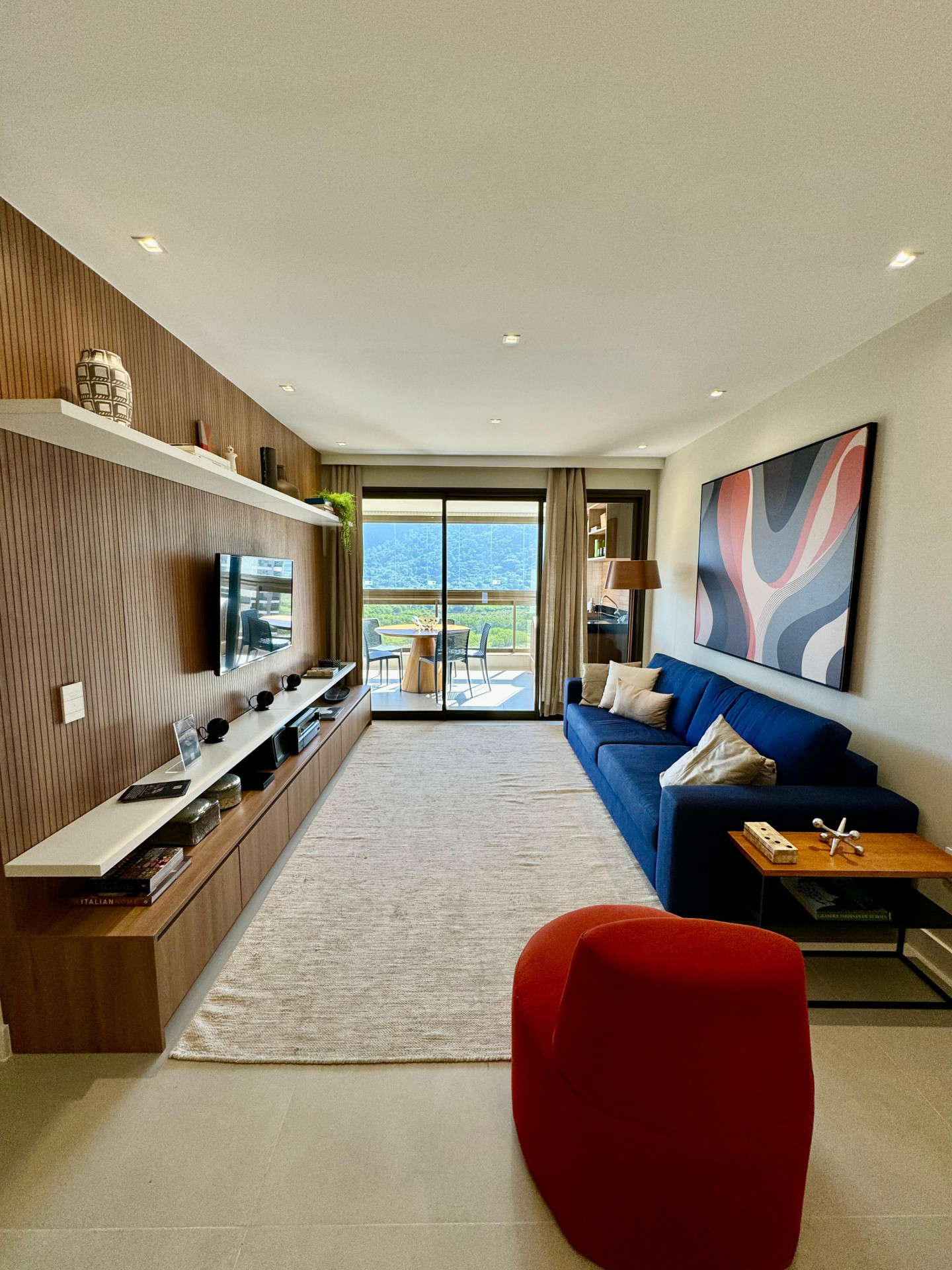 Apartamento decorado na Barra tem pegada tecnológica que inclui acionamento de música e controle do ar-condicionado - Divulgação