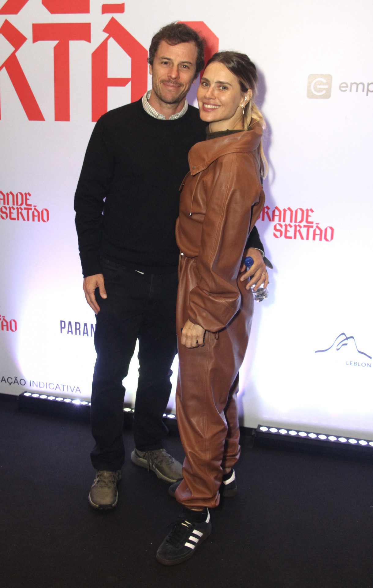 Carolina Dieckmann e o marido, Tiago Worcman, na pré-estreia do filme 'Grande Sertão', no Rio - Rogério Fidalgo/ Agnews