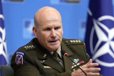 Países da Otan 'precisam construir mais' equipamento militar, diz general