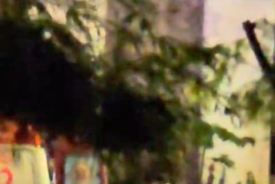 PM dá tiros de borracha contra homem dentro de ambulância do Samu e pergunta: 'Quer mais?'