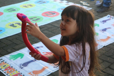 Educação de Niterói entrega brinquedos nas unidades da Rede