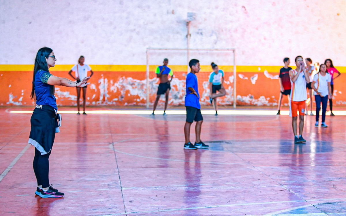 A árbitra e coordenadora municipal de Educação Física, Luciana Mafra, é uma das responsáveis pela organização da competição