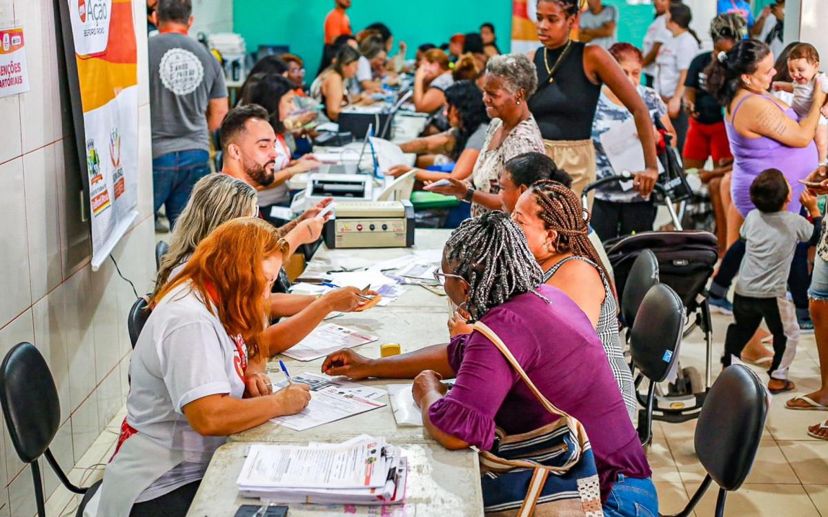 Das 9h às 13h, foram feitos 994 atendimentos na ação social, que aconteceu na Rua Sófocles, esquina com a Rua Joinville