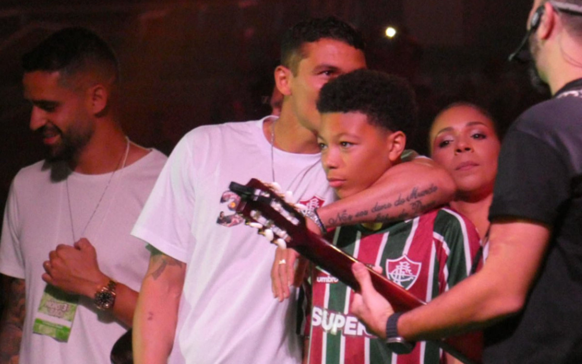 Thiago Silva é apresentado pelo Fluminense com grande festa no Maracanã