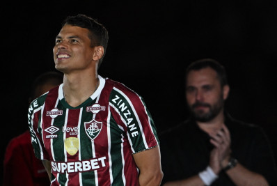 Apresentação de Thiago Silva no Fluminense repercute fora do Brasil: 'Festa gigantesca'