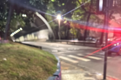 PMs prendem dois homens em Santa Teresa com pistola e moto roubada