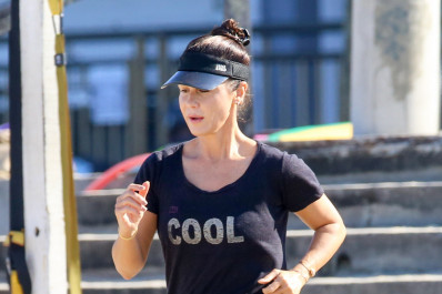 Guilhermina Guinle se exercita em praia de Ipanema