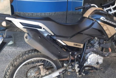 PM apreende drogas e moto em São Pedro da Aldeia