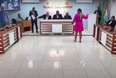 Mulher grávida interrompe sessão de Câmara em AL e cobra paternidade de vereador