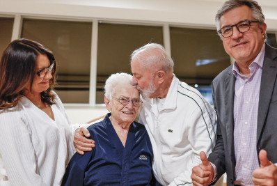 Luiza Erundina recebe visita de Lula, Janja e Alexandre Padilha no hospital