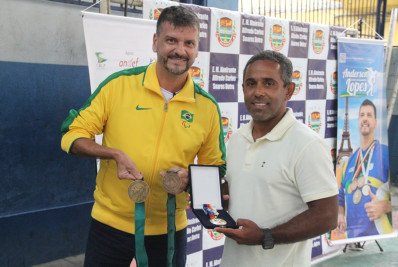 Medalhista paralímpico visita escola municipal em São Gonçalo