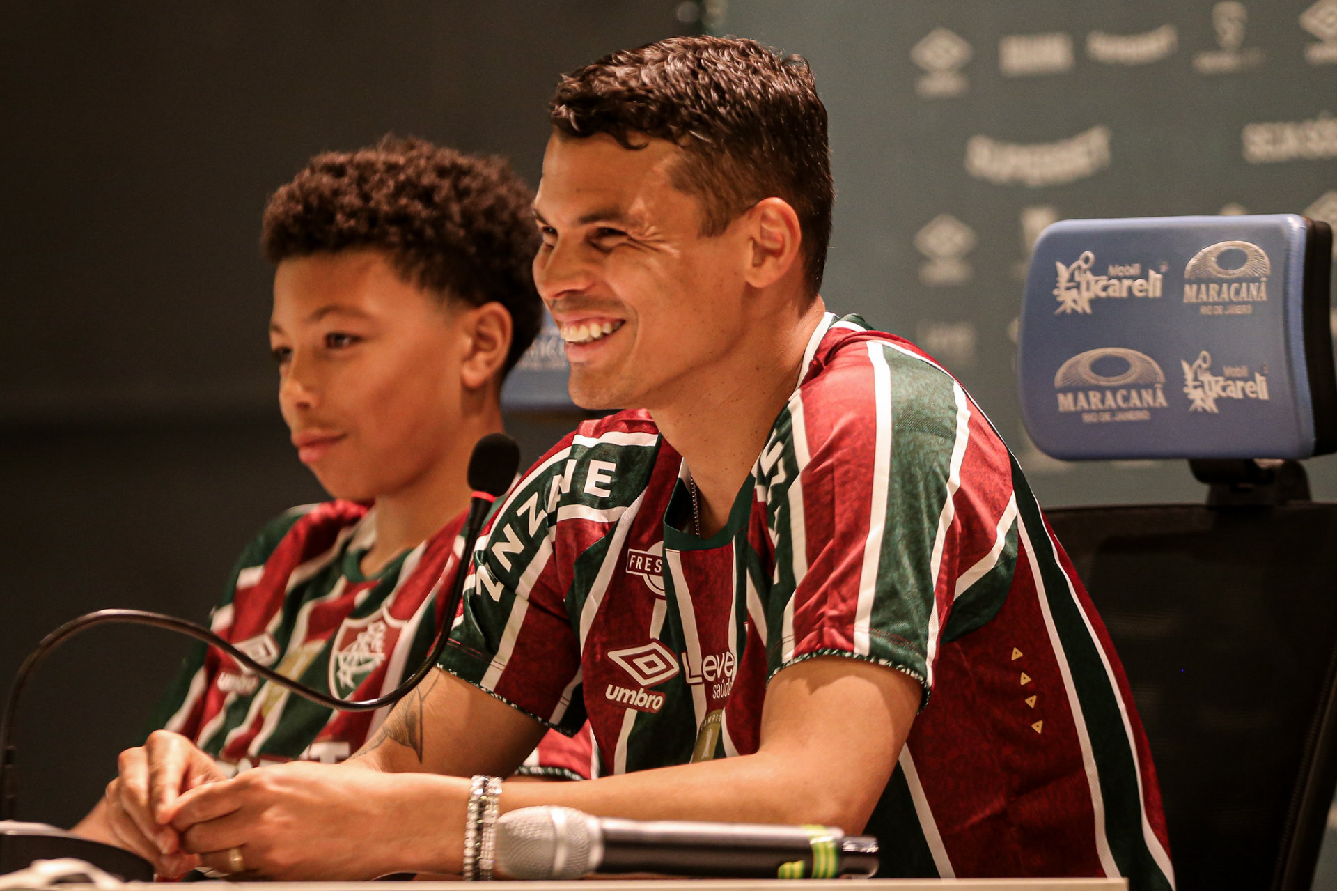 Thiago Silva concedeu entrevista coletiva ao lado do filho - Marcelo Gonçalves/Fluminense