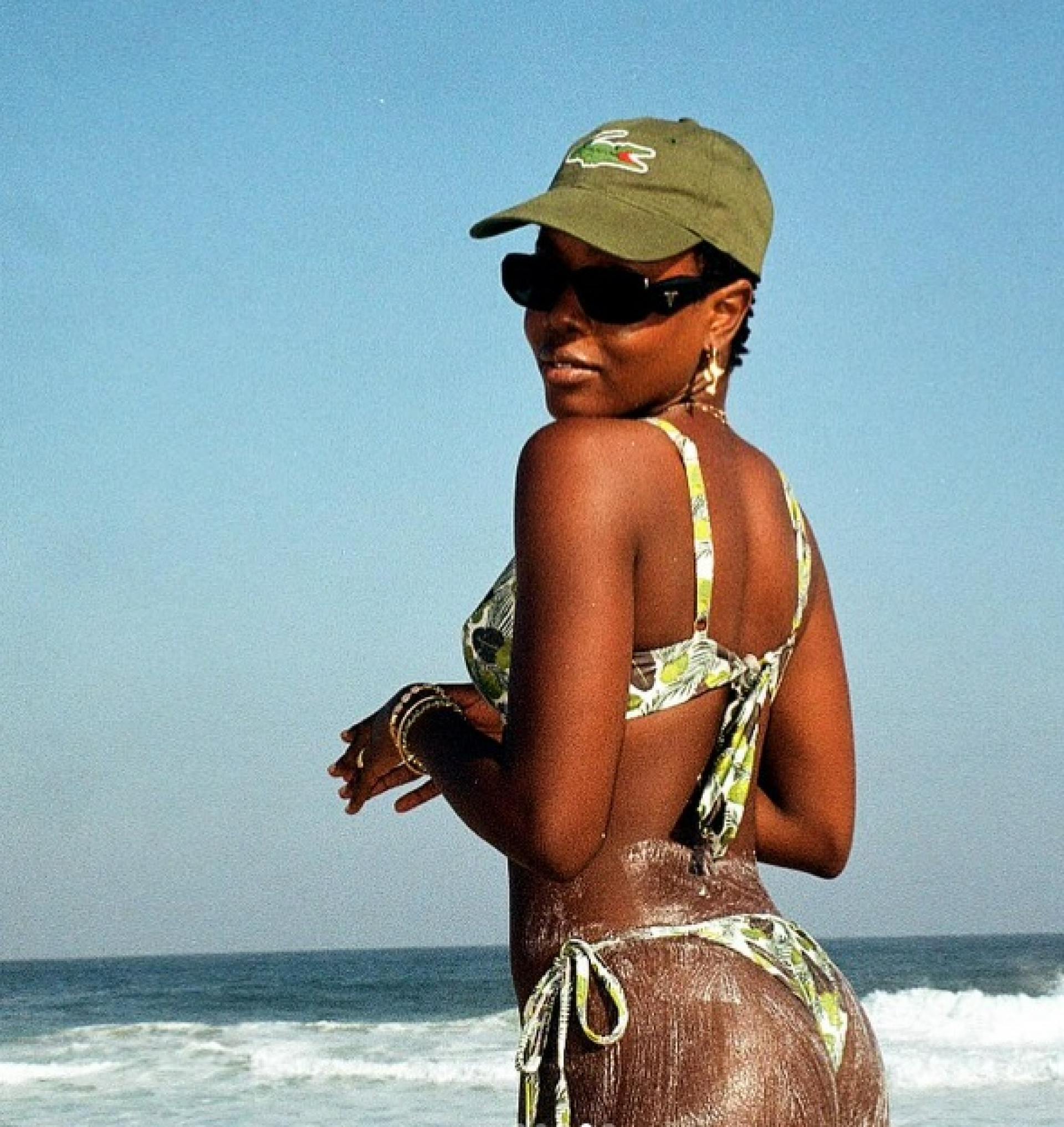 Clara Moneke curte dia de praia - Reprodução do Instagram