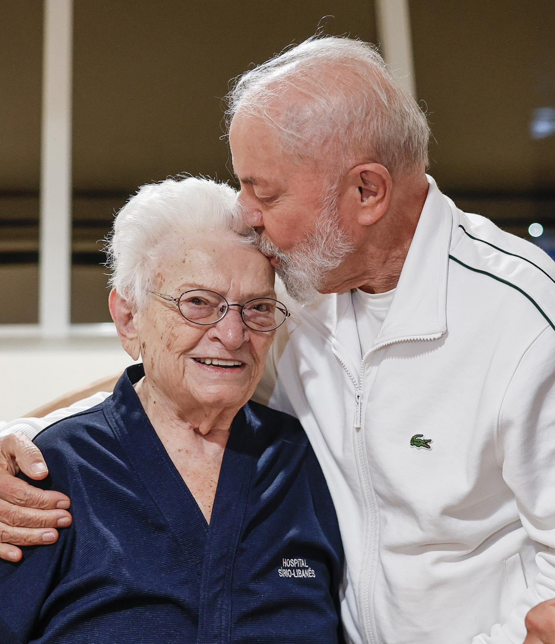 Luiza Erundina recebe visita de Lula, Janja e Alexandre Padilha no hospital