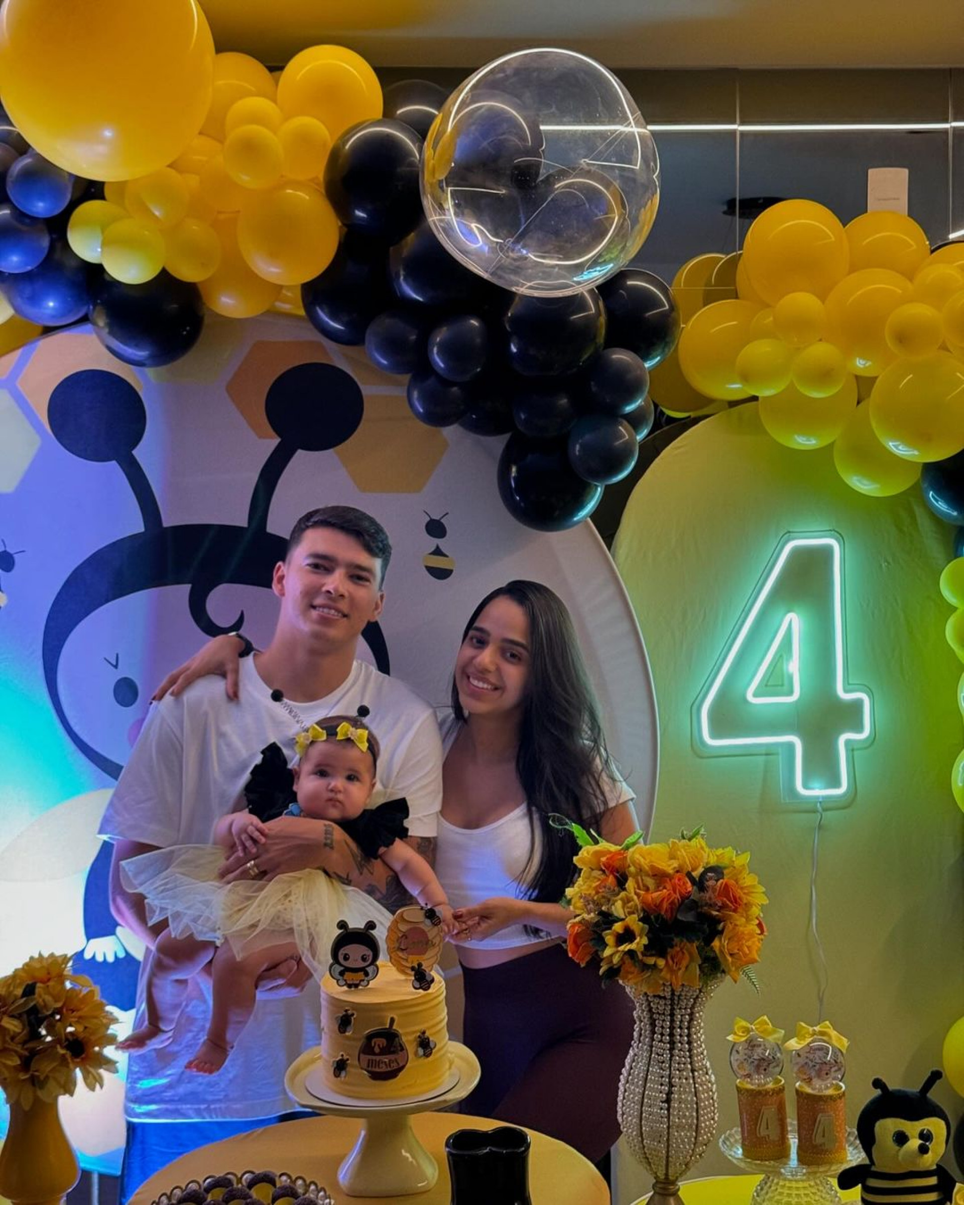 Luna Gabriella e os pais Gabriel Faria e Mirella Santos