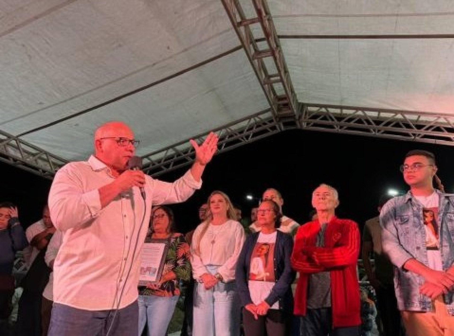 Marcelo Magno fala à população de Figueira, na noite desta quinta (6)  - Renata Cristiane 