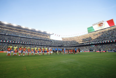 Jogo do Brasil é paralisado após gritos homofóbicos da torcida mexicana
