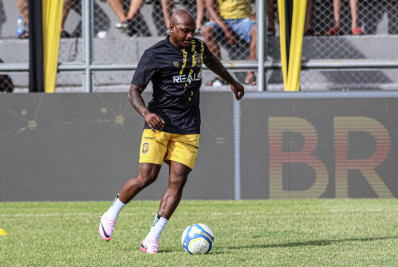 Vídeo: ex-Botafogo, Sassá anota golaço de bicicleta na Série B