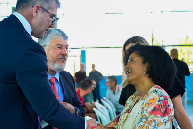 Programa Solo Seguro entrega títulos de propriedade a 279 moradores do Noroeste Fluminense